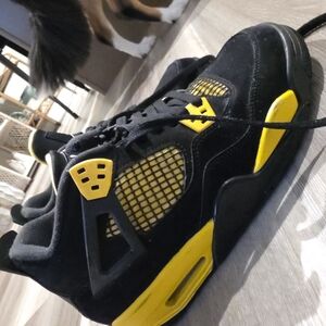 Jordan Retro 4 Thunder